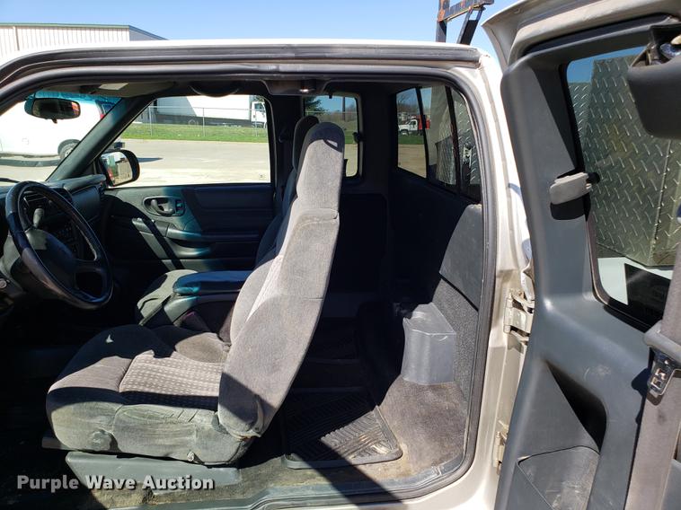 image for item DF3370 2002 Chevrolet S10 Ext. Cab pickup truck