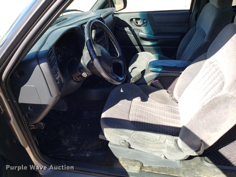 image for item DF3370 2002 Chevrolet S10 Ext. Cab pickup truck