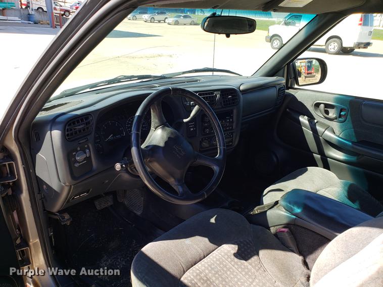 image for item DF3370 2002 Chevrolet S10 Ext. Cab pickup truck