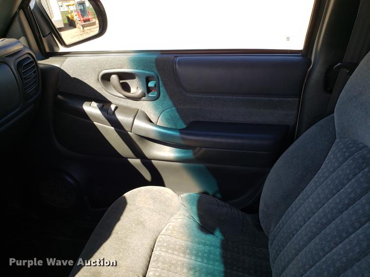 image for item DF3370 2002 Chevrolet S10 Ext. Cab pickup truck