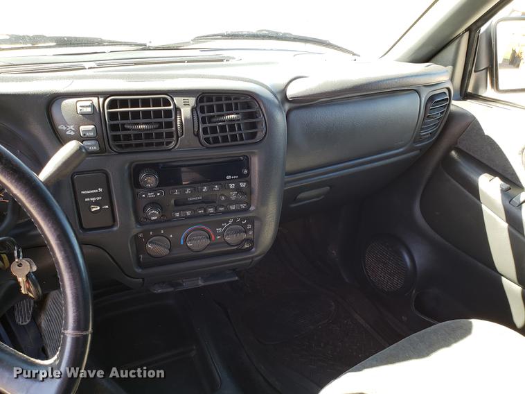 image for item DF3370 2002 Chevrolet S10 Ext. Cab pickup truck