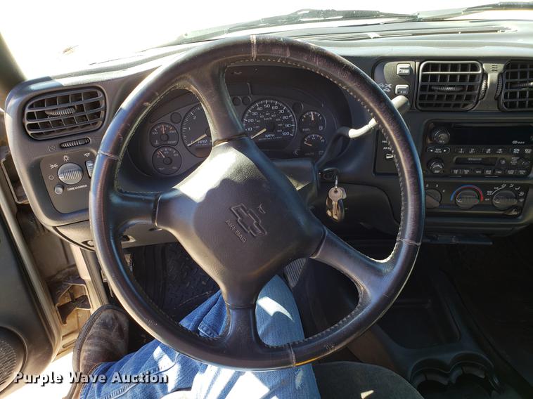 image for item DF3370 2002 Chevrolet S10 Ext. Cab pickup truck