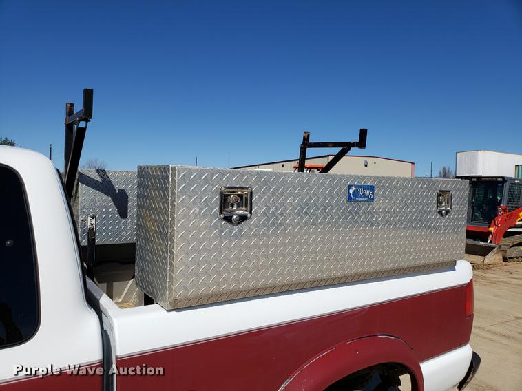 image for item DF3370 2002 Chevrolet S10 Ext. Cab pickup truck