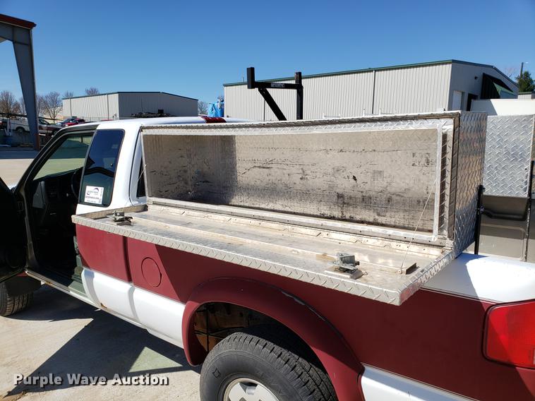 image for item DF3370 2002 Chevrolet S10 Ext. Cab pickup truck