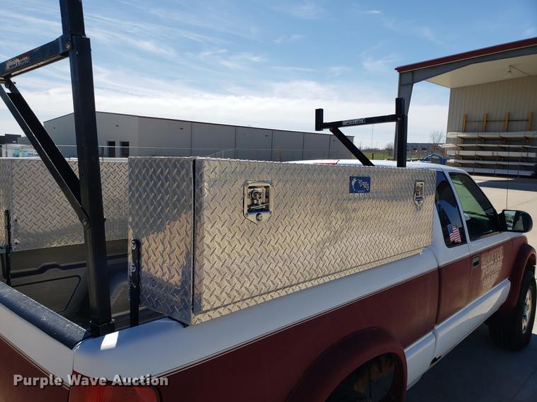 image for item DF3370 2002 Chevrolet S10 Ext. Cab pickup truck