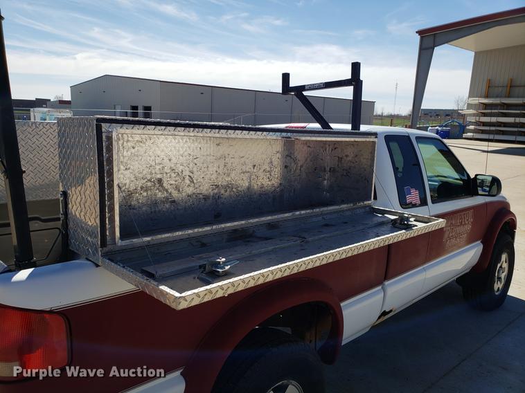 image for item DF3370 2002 Chevrolet S10 Ext. Cab pickup truck