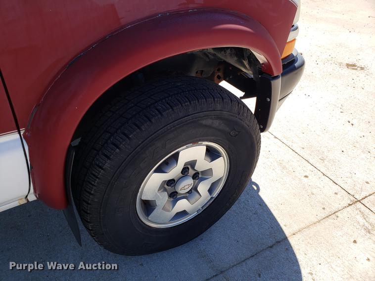 image for item DF3370 2002 Chevrolet S10 Ext. Cab pickup truck