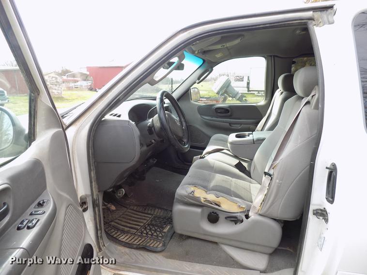 image for item DF4407 2003 Ford F150 SuperCab pickup truck