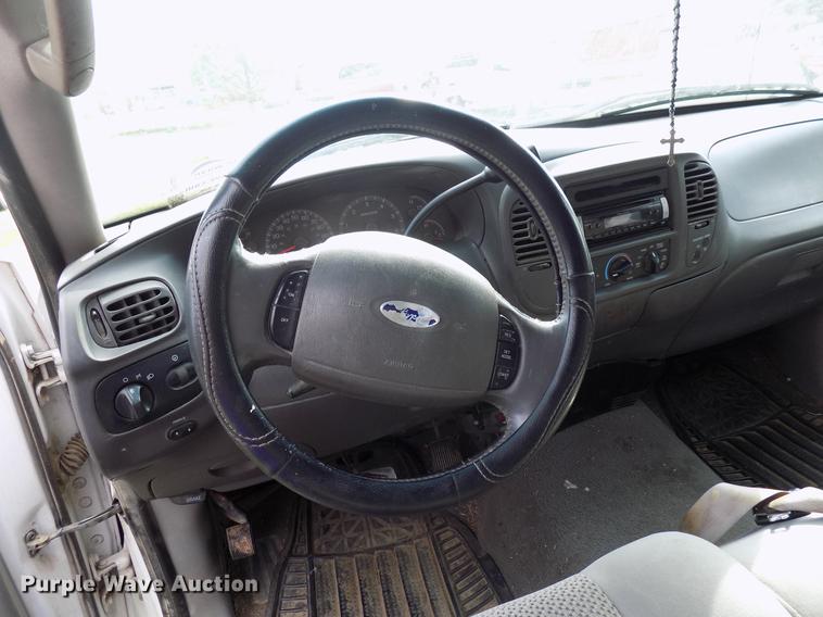 image for item DF4407 2003 Ford F150 SuperCab pickup truck