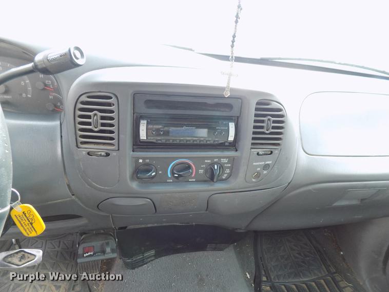 image for item DF4407 2003 Ford F150 SuperCab pickup truck