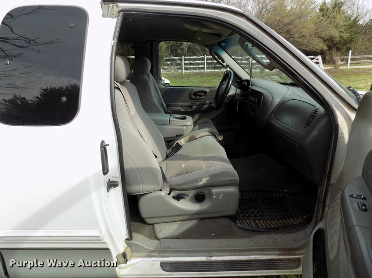 image for item DF4407 2003 Ford F150 SuperCab pickup truck