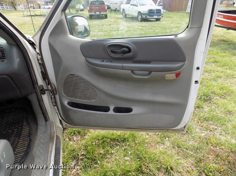 image for item DF4407 2003 Ford F150 SuperCab pickup truck