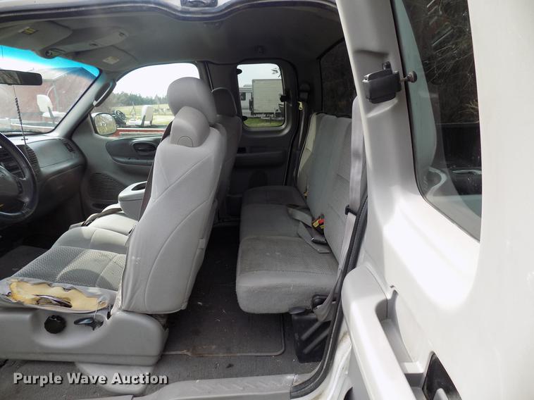 image for item DF4407 2003 Ford F150 SuperCab pickup truck