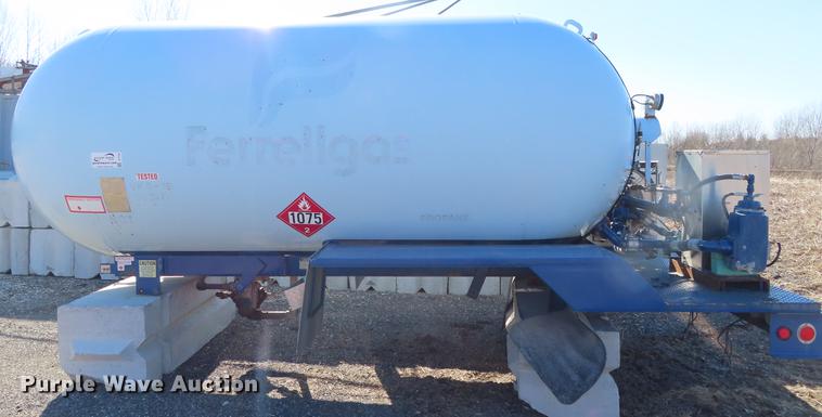 image for item DF7726 Arrow propane tank bed