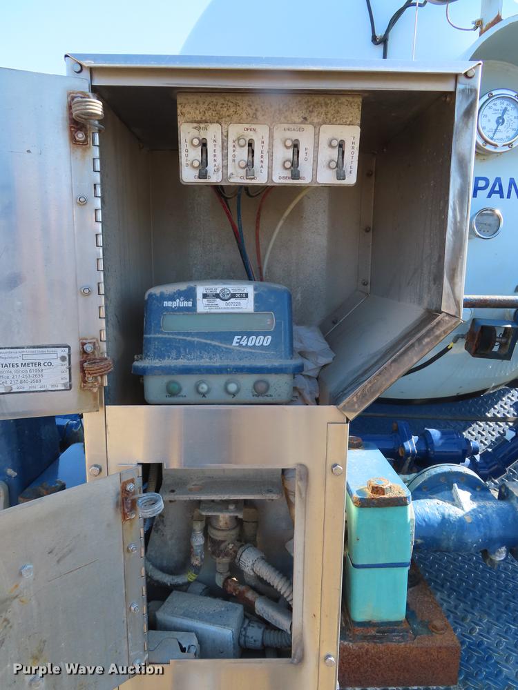 image for item DF7726 Arrow propane tank bed