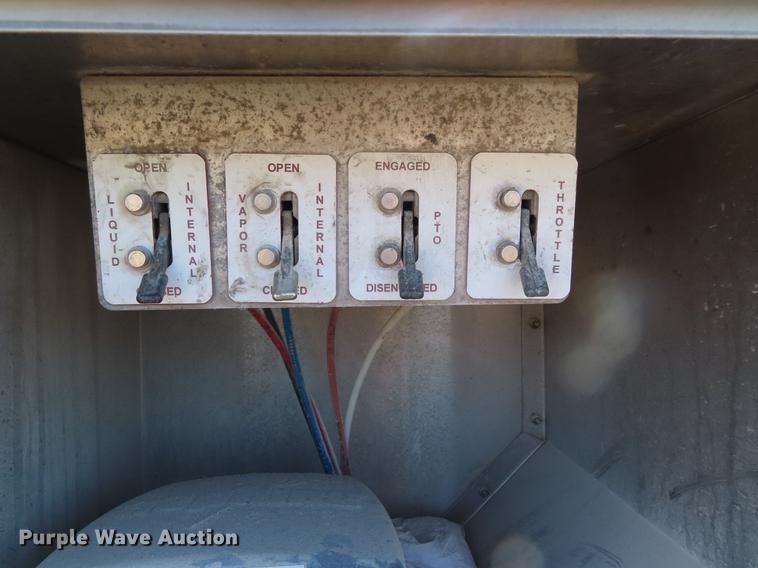 image for item DF7726 Arrow propane tank bed