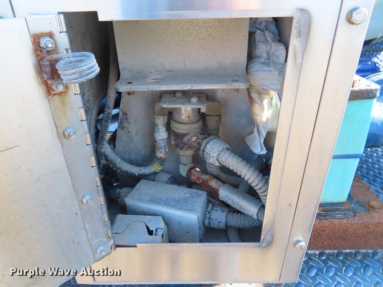 image for item DF7726 Arrow propane tank bed