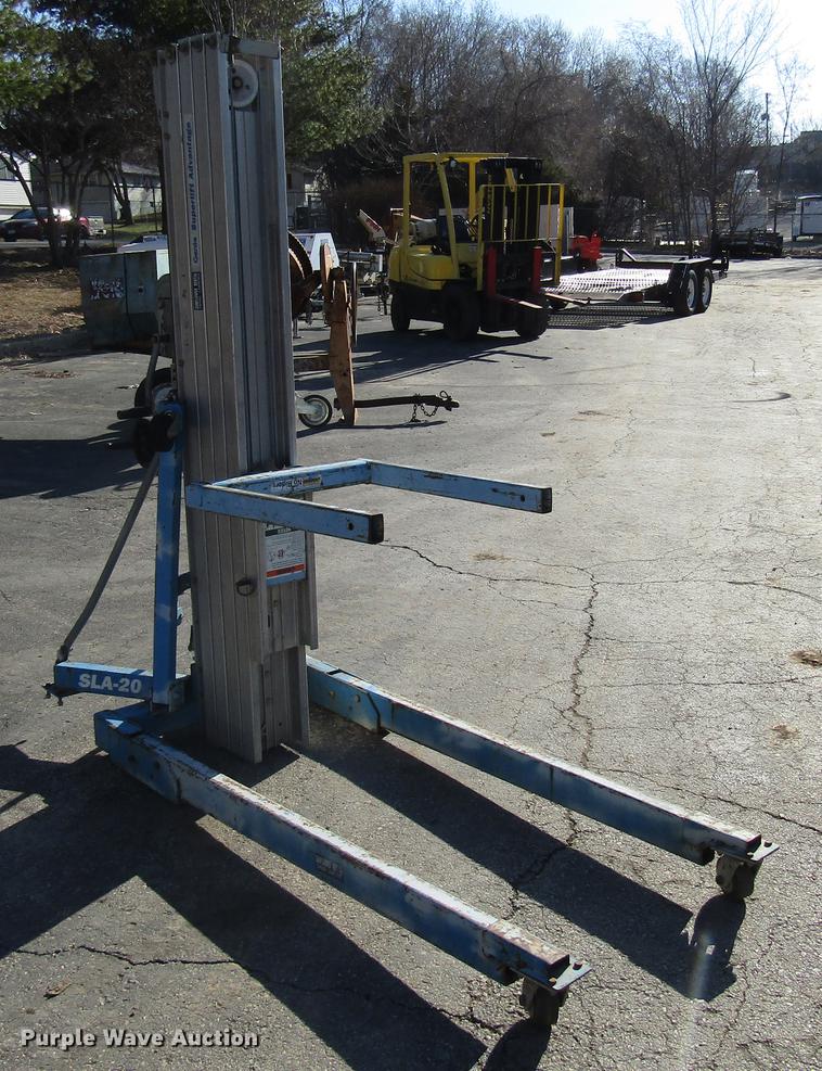 image for item DF7877 (4) Genie SLA-20 vertical lifts