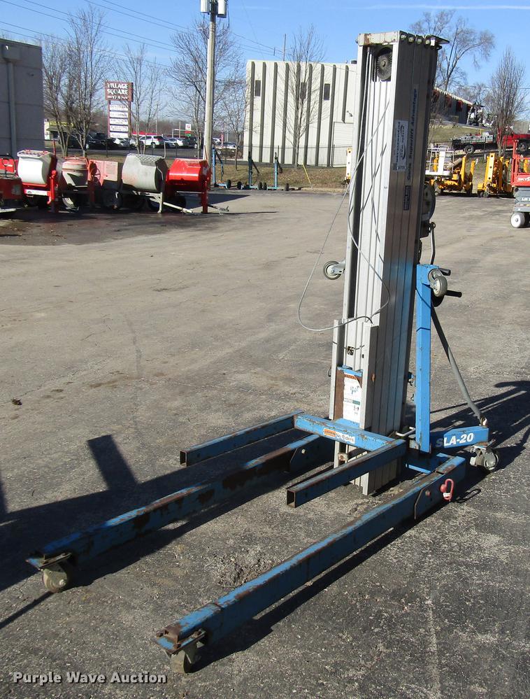 image for item DF7877 (4) Genie SLA-20 vertical lifts