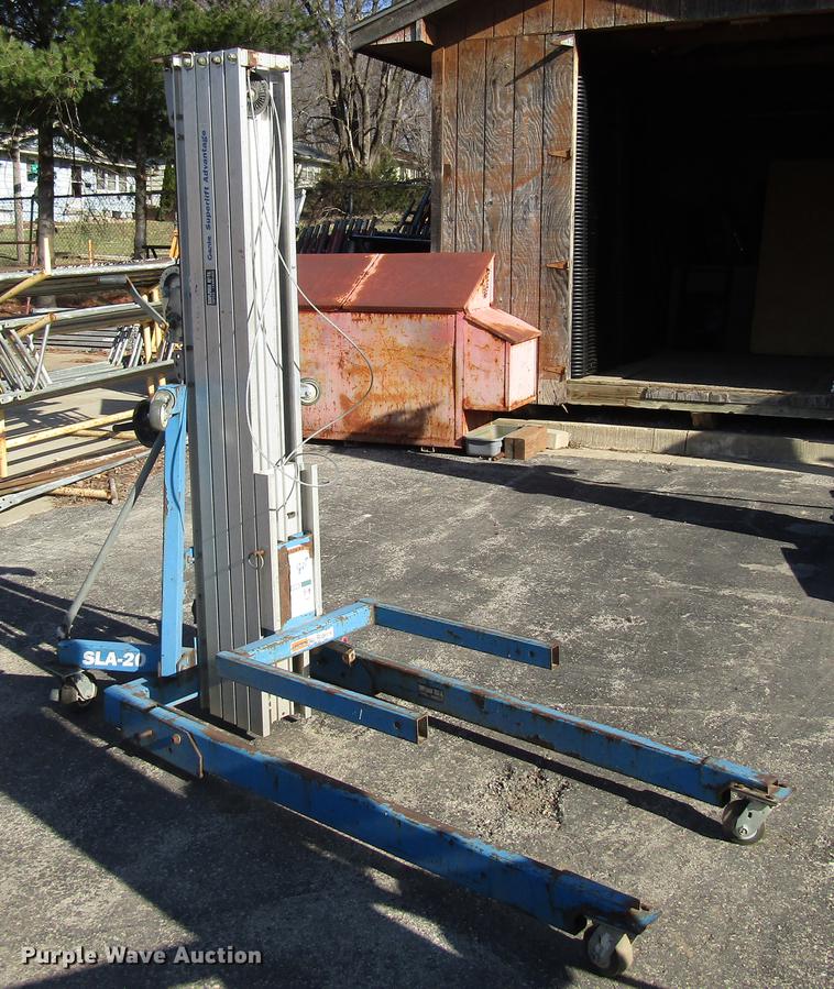 image for item DF7877 (4) Genie SLA-20 vertical lifts