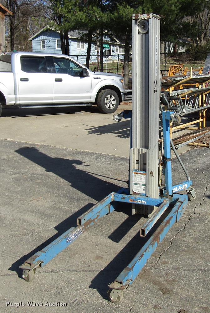 image for item DF7877 (4) Genie SLA-20 vertical lifts