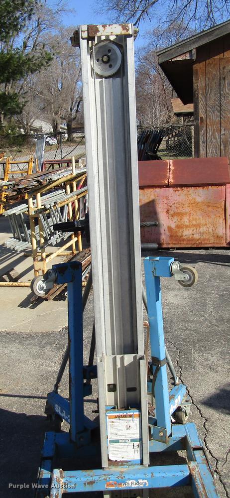 image for item DF7877 (4) Genie SLA-20 vertical lifts