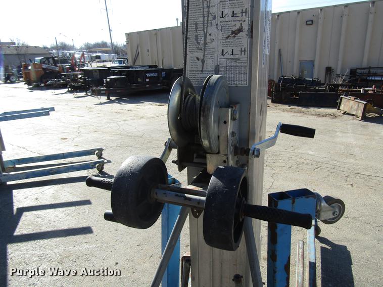 image for item DF7877 (4) Genie SLA-20 vertical lifts