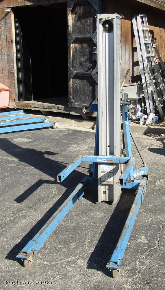 image for item DF7877 (4) Genie SLA-20 vertical lifts