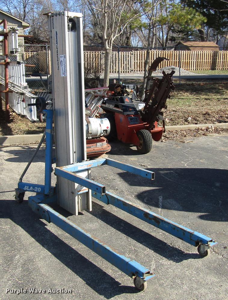 image for item DF7877 (4) Genie SLA-20 vertical lifts