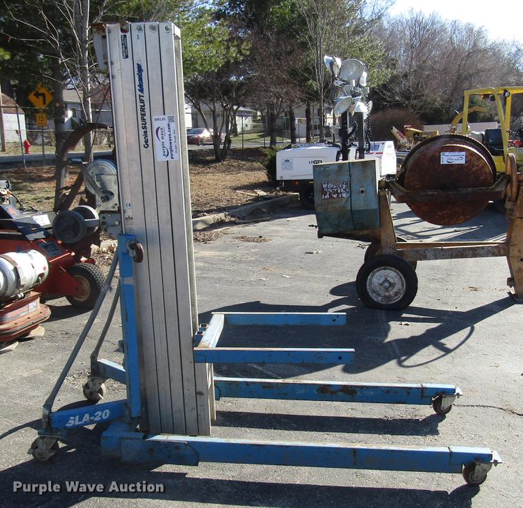 image for item DF7877 (4) Genie SLA-20 vertical lifts