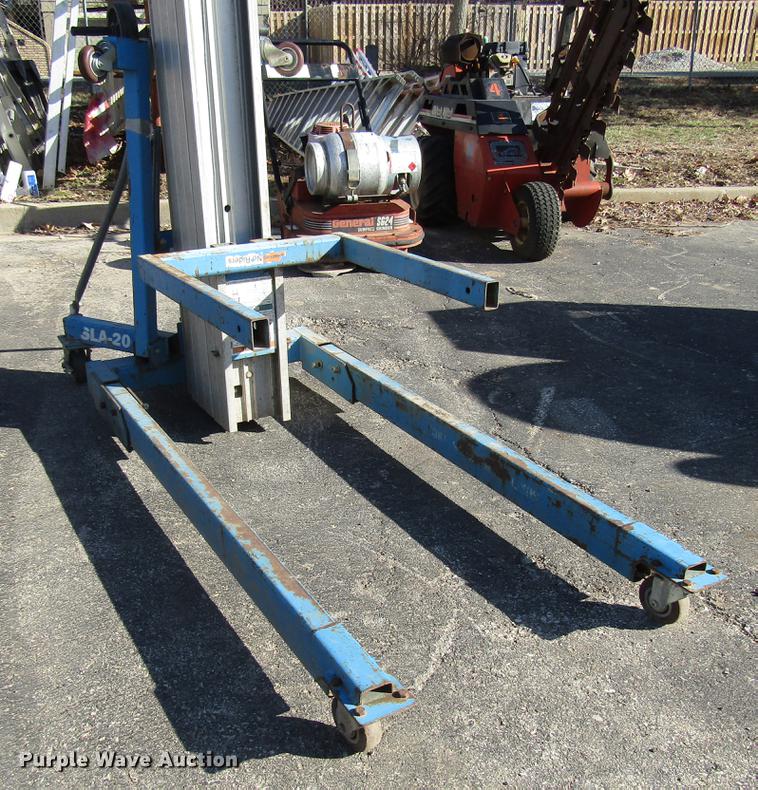 image for item DF7877 (4) Genie SLA-20 vertical lifts