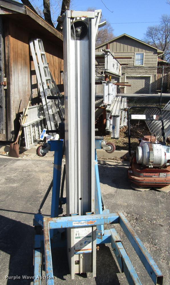 image for item DF7877 (4) Genie SLA-20 vertical lifts