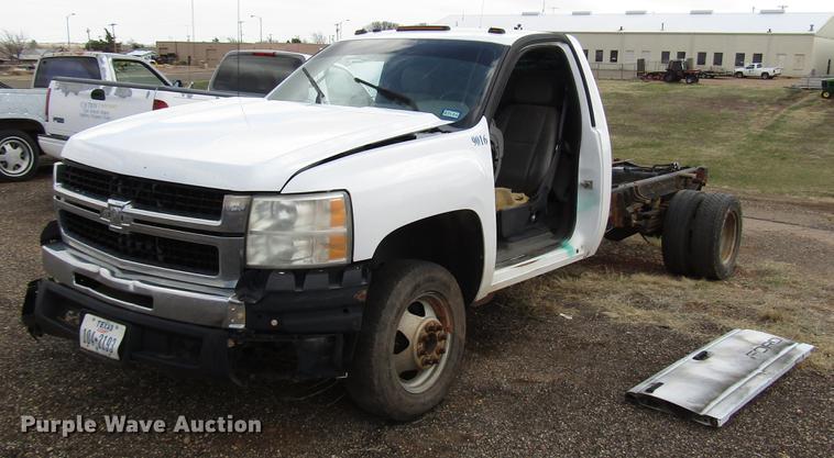 image for item DF7902 2009 Chevrolet Silverado 3500HD pickup truck cab and chassis