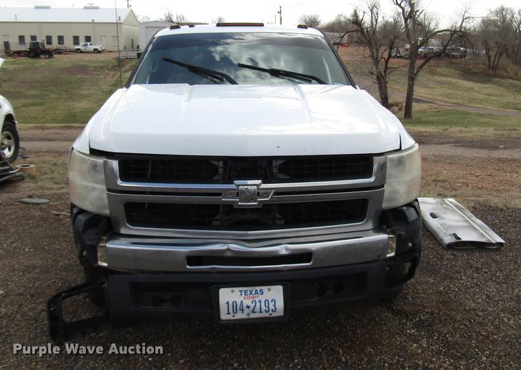image for item DF7902 2009 Chevrolet Silverado 3500HD pickup truck cab and chassis