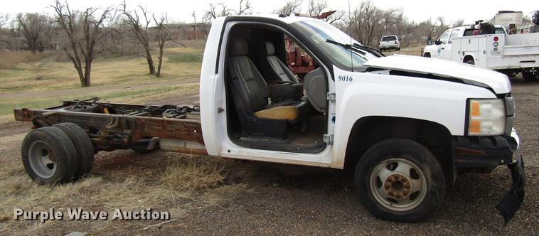 image for item DF7902 2009 Chevrolet Silverado 3500HD pickup truck cab and chassis