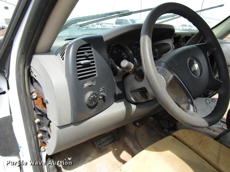 image for item DF7902 2009 Chevrolet Silverado 3500HD pickup truck cab and chassis