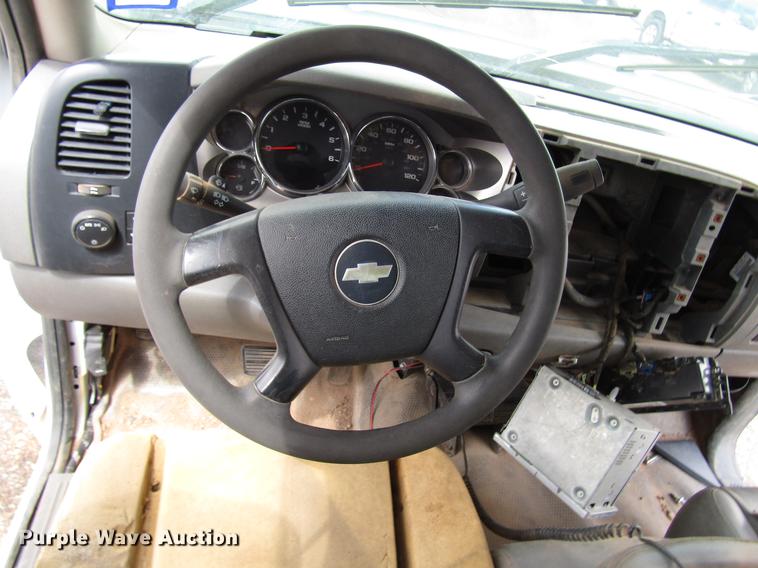 image for item DF7902 2009 Chevrolet Silverado 3500HD pickup truck cab and chassis