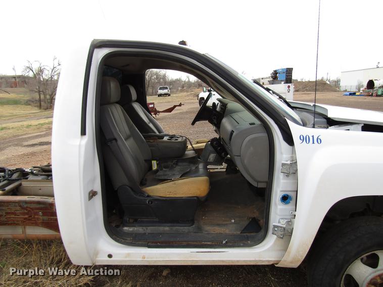 image for item DF7902 2009 Chevrolet Silverado 3500HD pickup truck cab and chassis