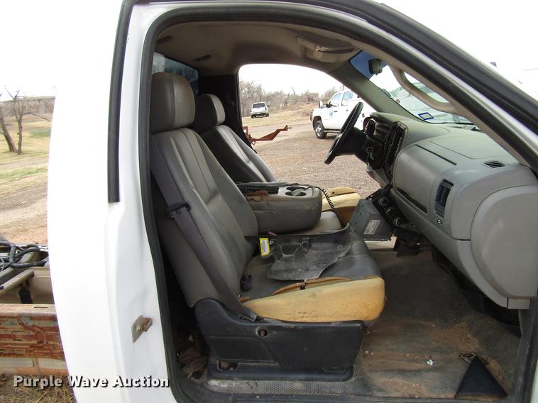 image for item DF7902 2009 Chevrolet Silverado 3500HD pickup truck cab and chassis