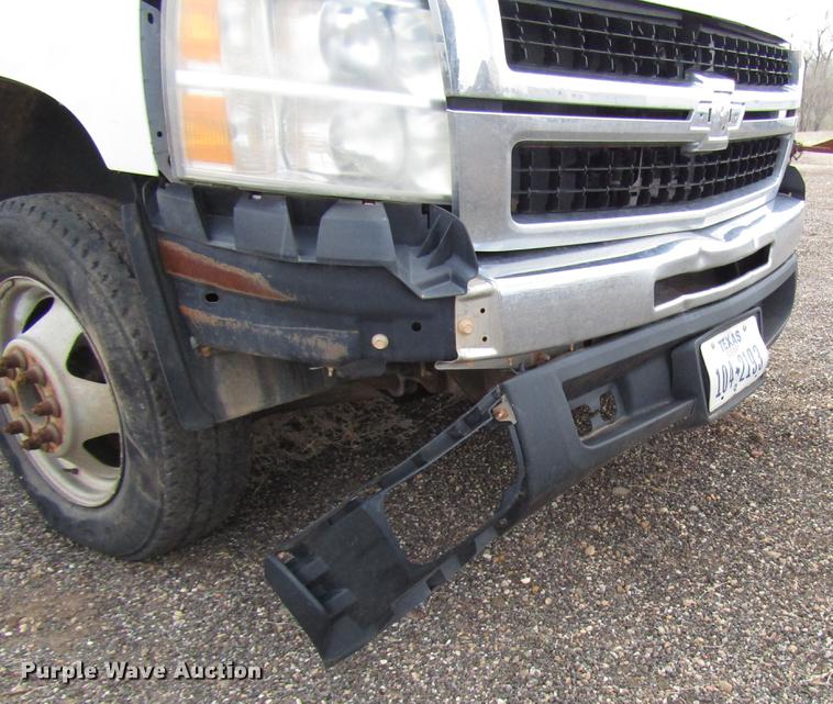 image for item DF7902 2009 Chevrolet Silverado 3500HD pickup truck cab and chassis