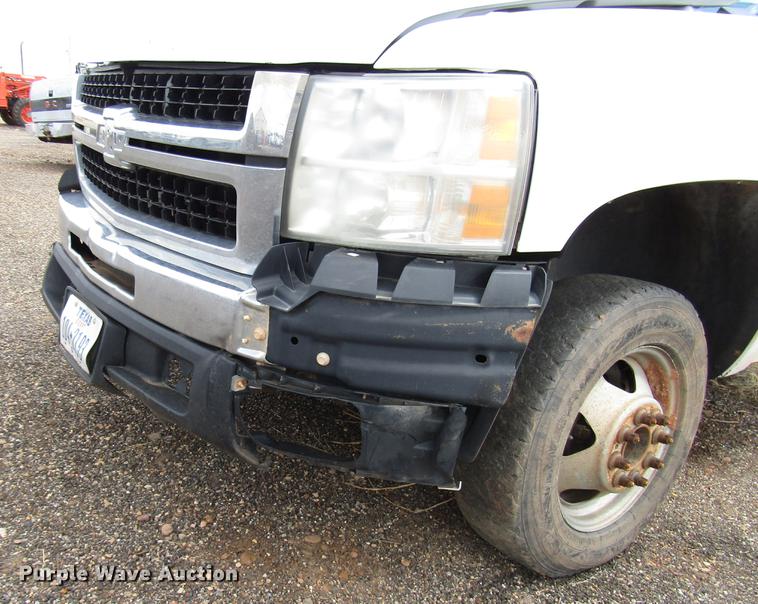 image for item DF7902 2009 Chevrolet Silverado 3500HD pickup truck cab and chassis