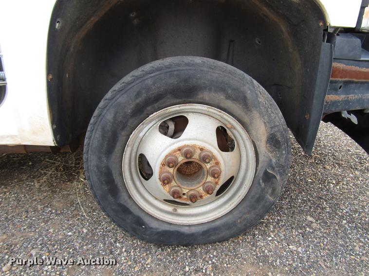 image for item DF7902 2009 Chevrolet Silverado 3500HD pickup truck cab and chassis