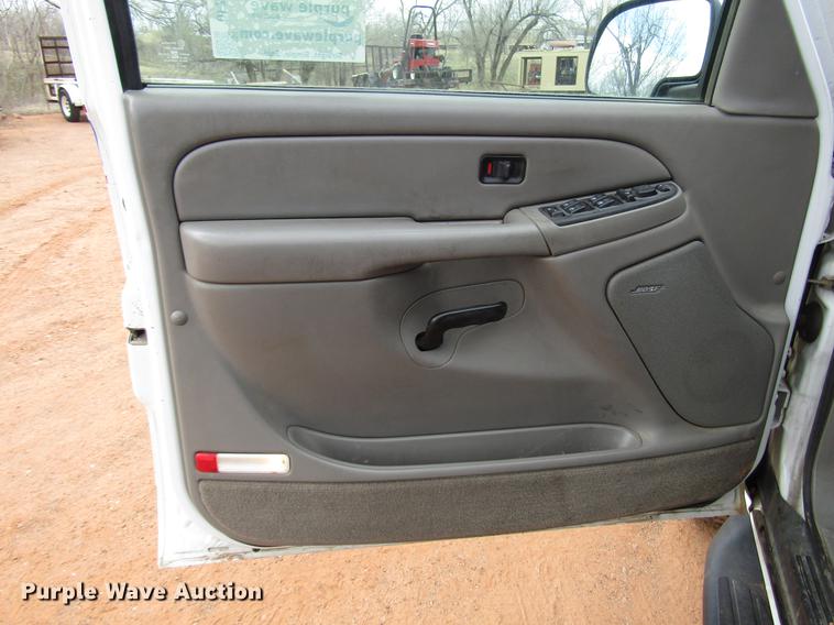 image for item DF7903 2004 Chevrolet Tahoe SUV