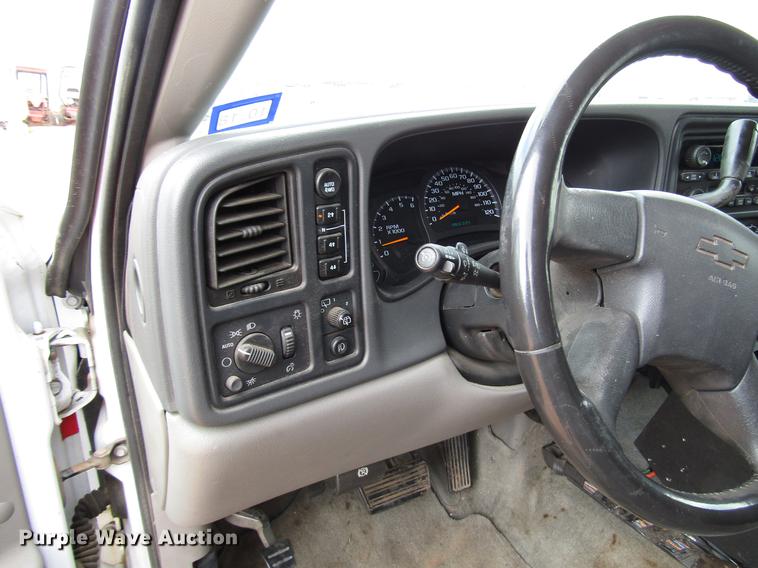 image for item DF7903 2004 Chevrolet Tahoe SUV