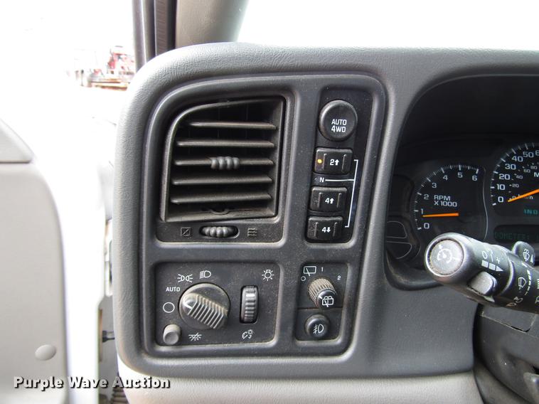 image for item DF7903 2004 Chevrolet Tahoe SUV