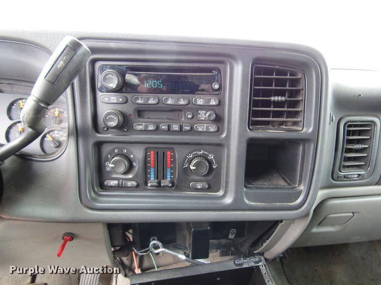 image for item DF7903 2004 Chevrolet Tahoe SUV