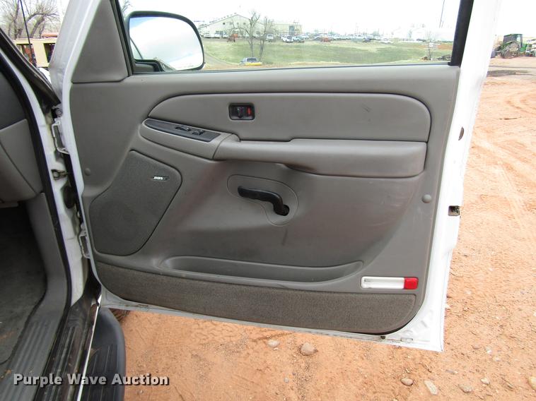 image for item DF7903 2004 Chevrolet Tahoe SUV