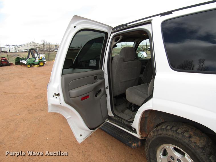image for item DF7903 2004 Chevrolet Tahoe SUV