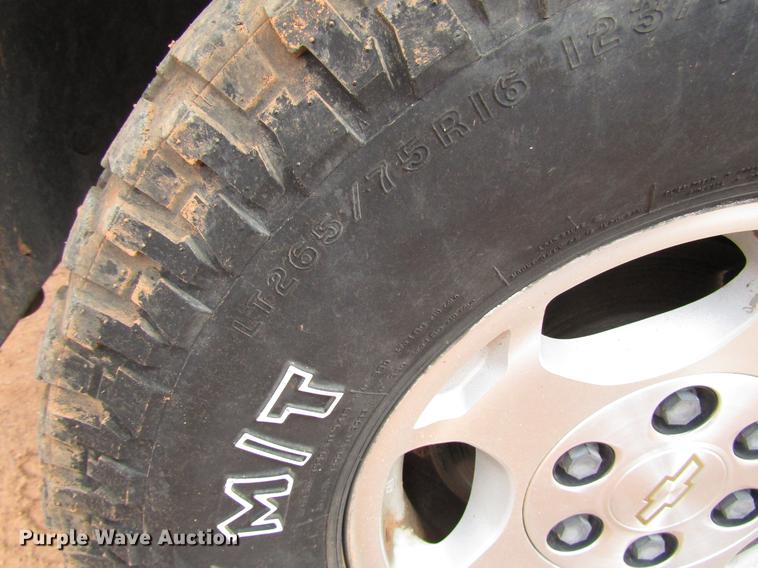 image for item DF7903 2004 Chevrolet Tahoe SUV