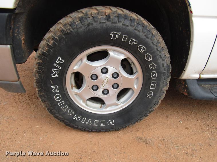 image for item DF7903 2004 Chevrolet Tahoe SUV